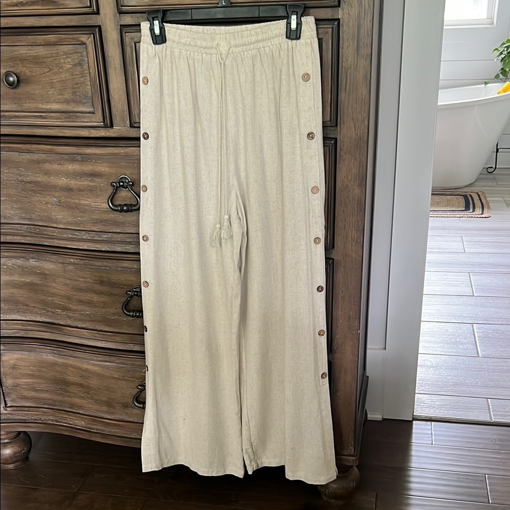 Women's Cream Button-Detail Linen Pants